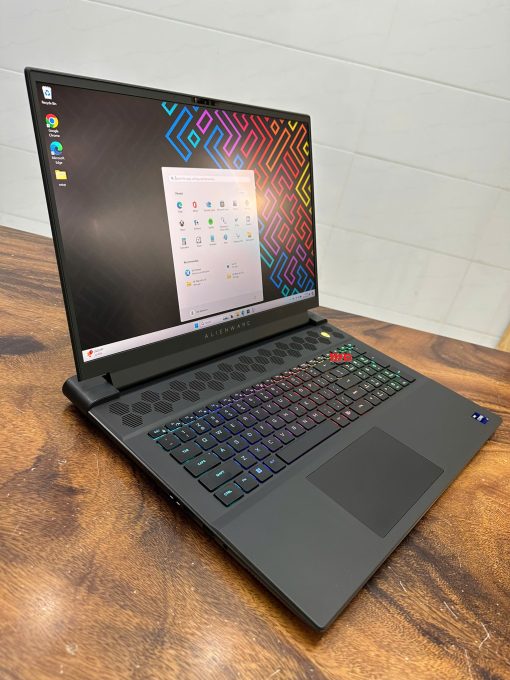 Alienware M18 R2, core i9 14900HX , 32G, rtx 4070, 18in QHD+